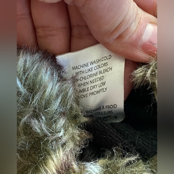 Like new! Lazy One Animal Paw Slippers for Toddlers, Furry Slippers, Size 1-3T - Picture 5 of 6